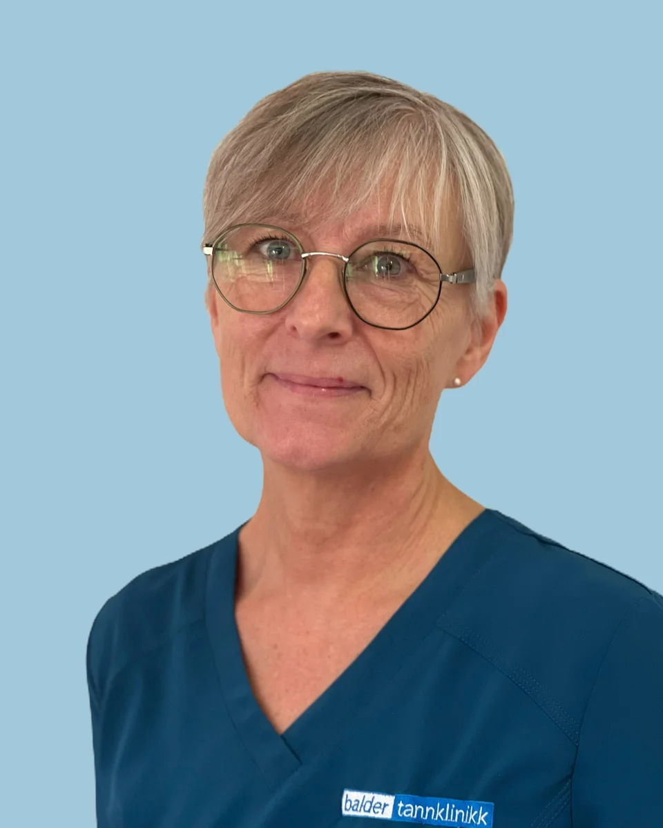 Klinikkleder, tannhelseassistent Siw Østby ved Balder Tannklinikk